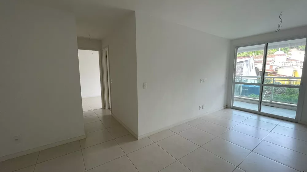 Apartamento à venda com 2 quartos, 77m² - Foto 3