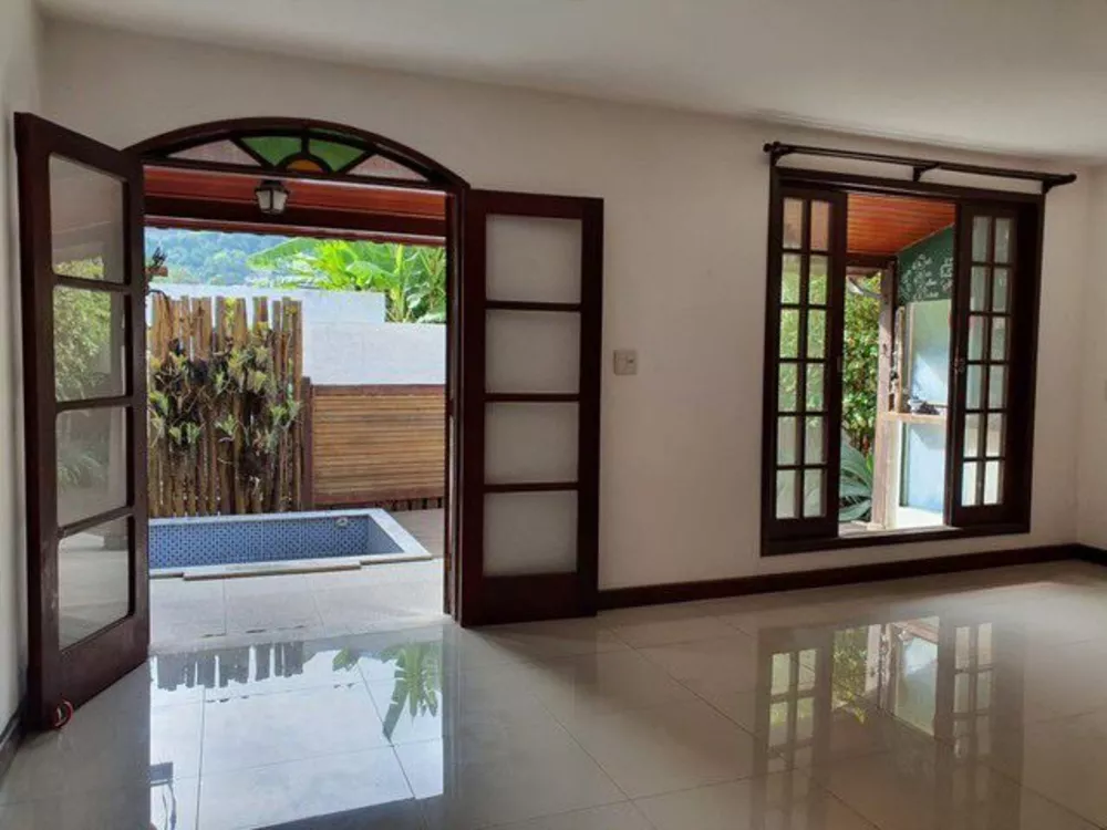 Casa de Condomínio à venda com 4 quartos, 180m² - Foto 2