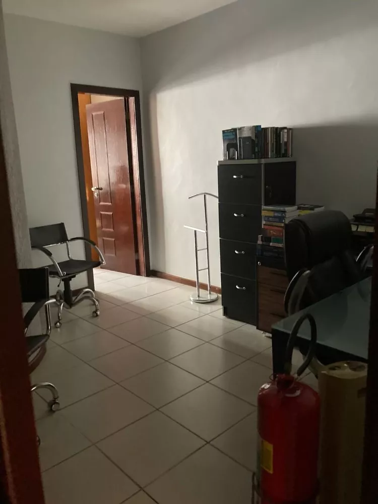 Casa à venda com 4 quartos, 350m² - Foto 4