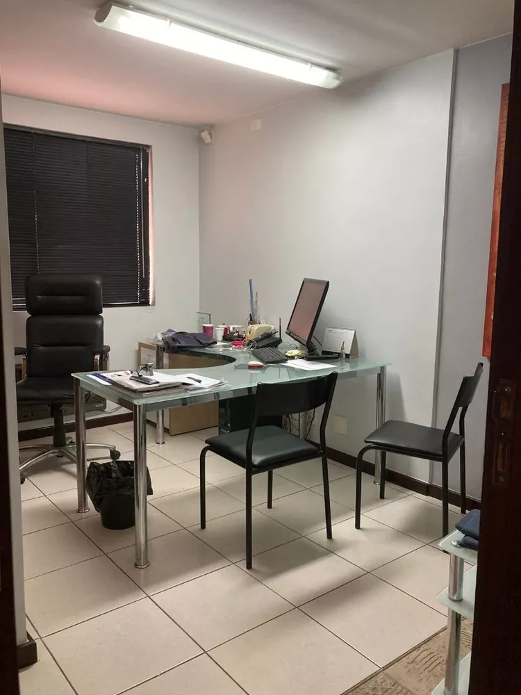 Casa à venda com 4 quartos, 350m² - Foto 3