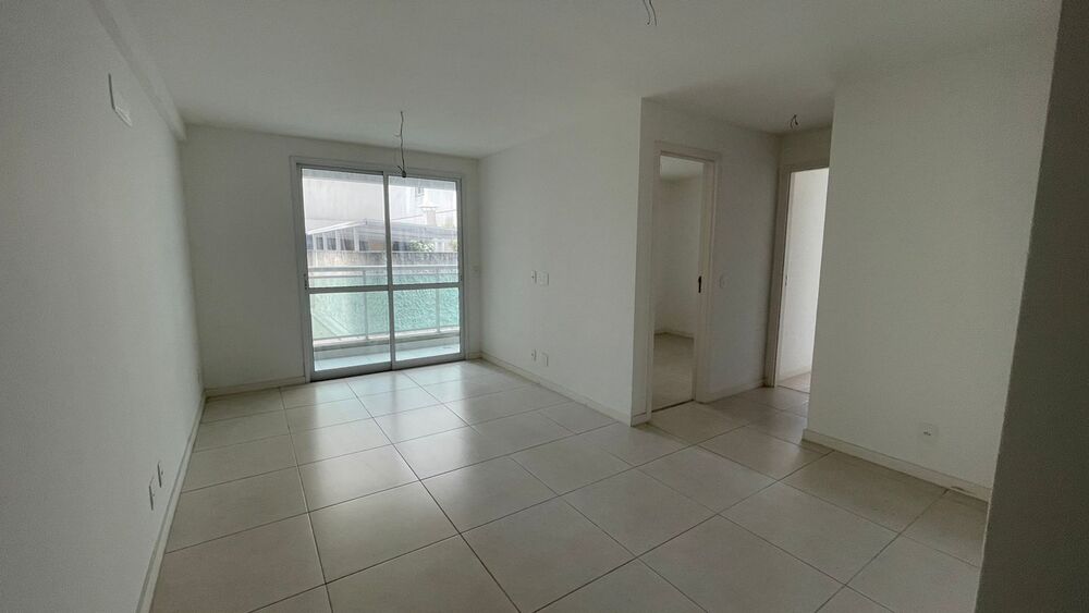 Apartamento à venda com 2 quartos, 72m² - Foto 2
