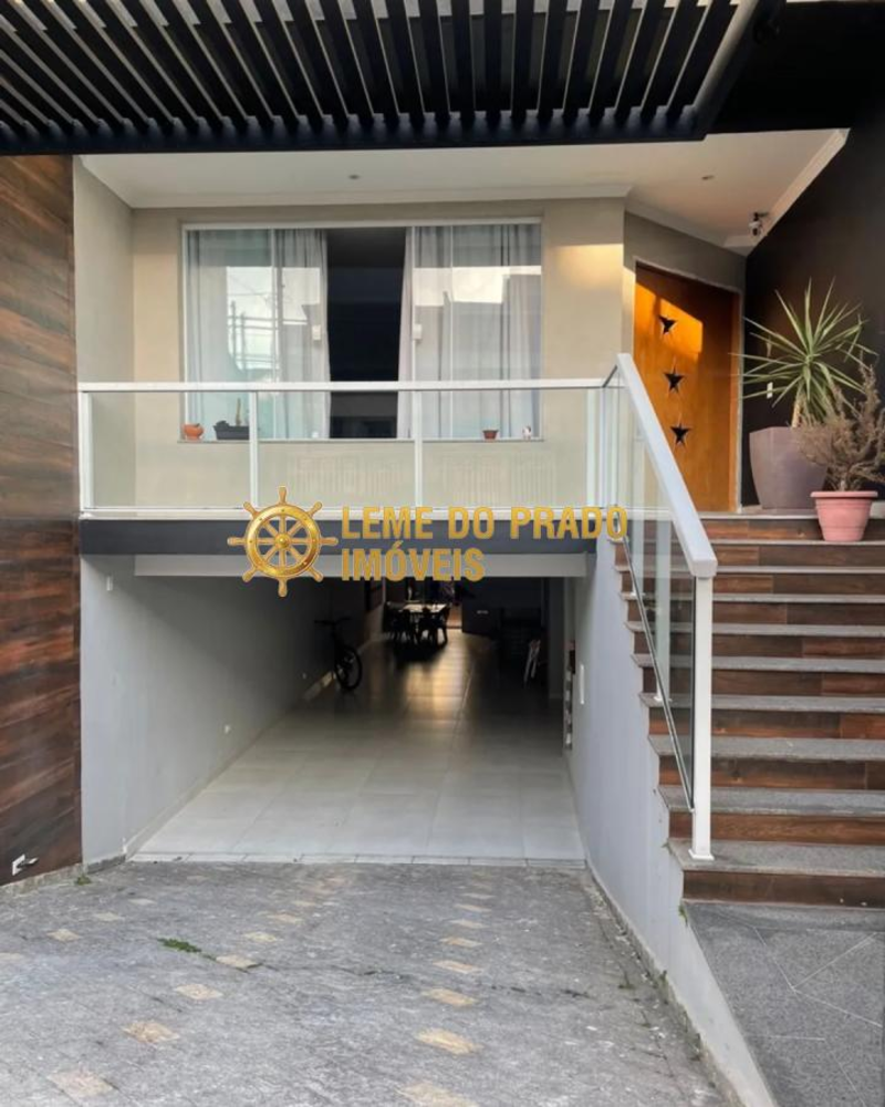 Sobrado à venda com 2 quartos, 250m² - Foto 1