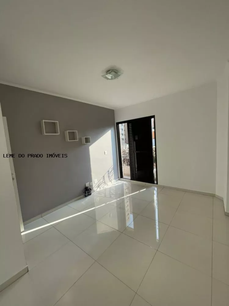 Apartamento à venda com 3 quartos, 131m² - Foto 2