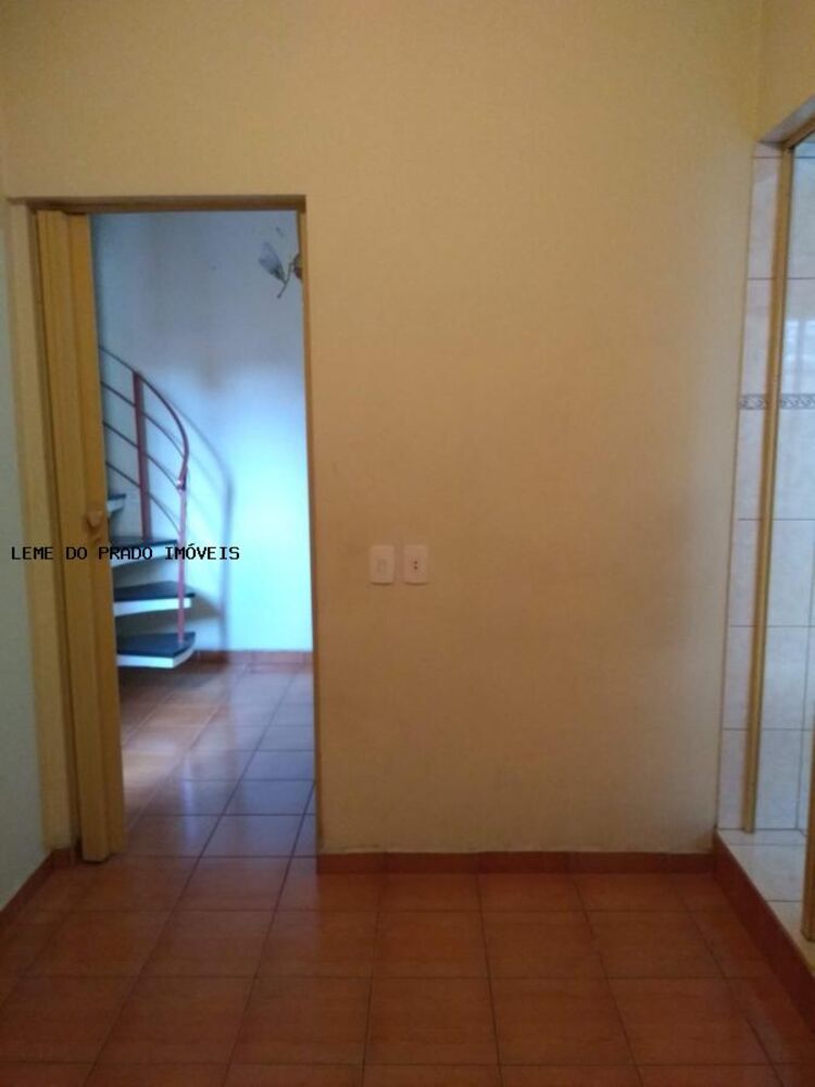 Casa à venda com 3 quartos, 120m² - Foto 4