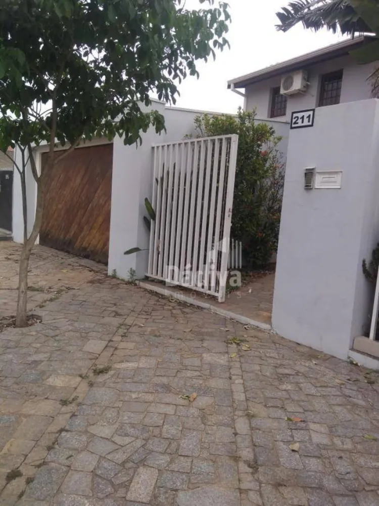 Casa, 6 quartos, 209 m² - Foto 1