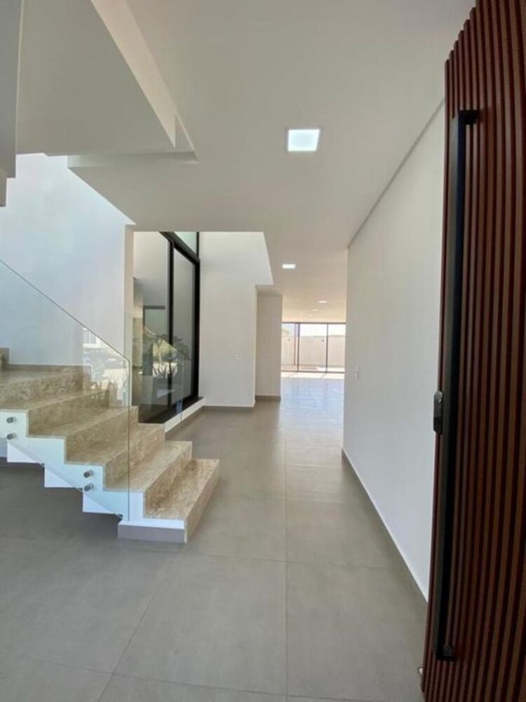 Casa de Condomínio à venda com 3 quartos, 250m² - Foto 2