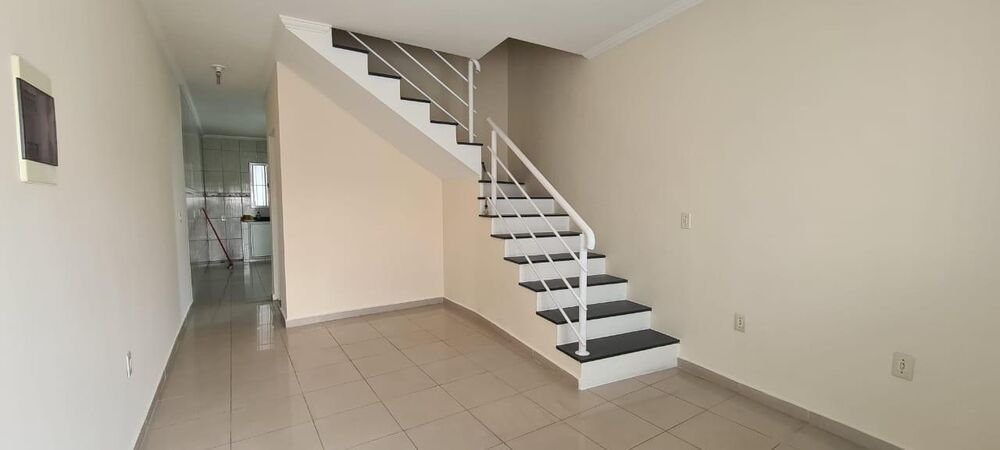 Sobrado à venda com 3 quartos, 82m² - Foto 1