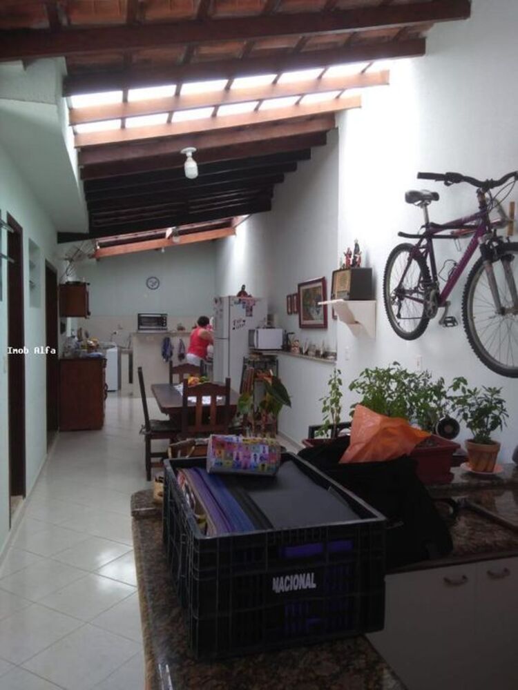 Casa à venda com 3 quartos, 255m² - Foto 4