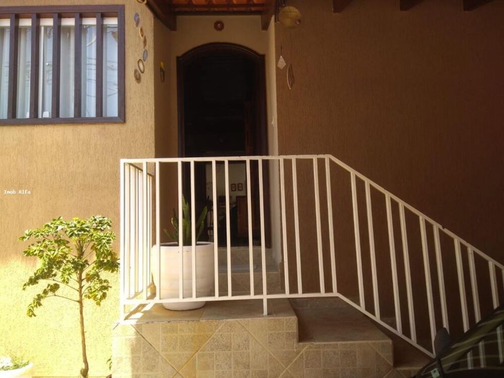 Casa à venda com 3 quartos, 255m² - Foto 1