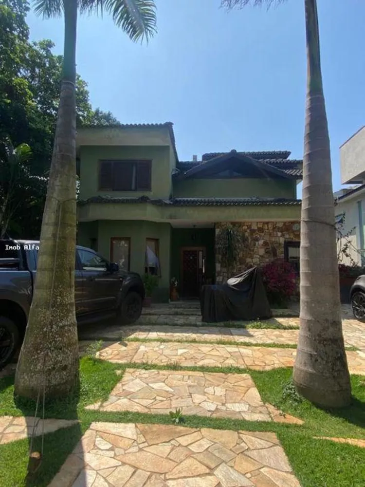 Casa de Condomínio para alugar com 3 quartos, 245m² - Foto 1