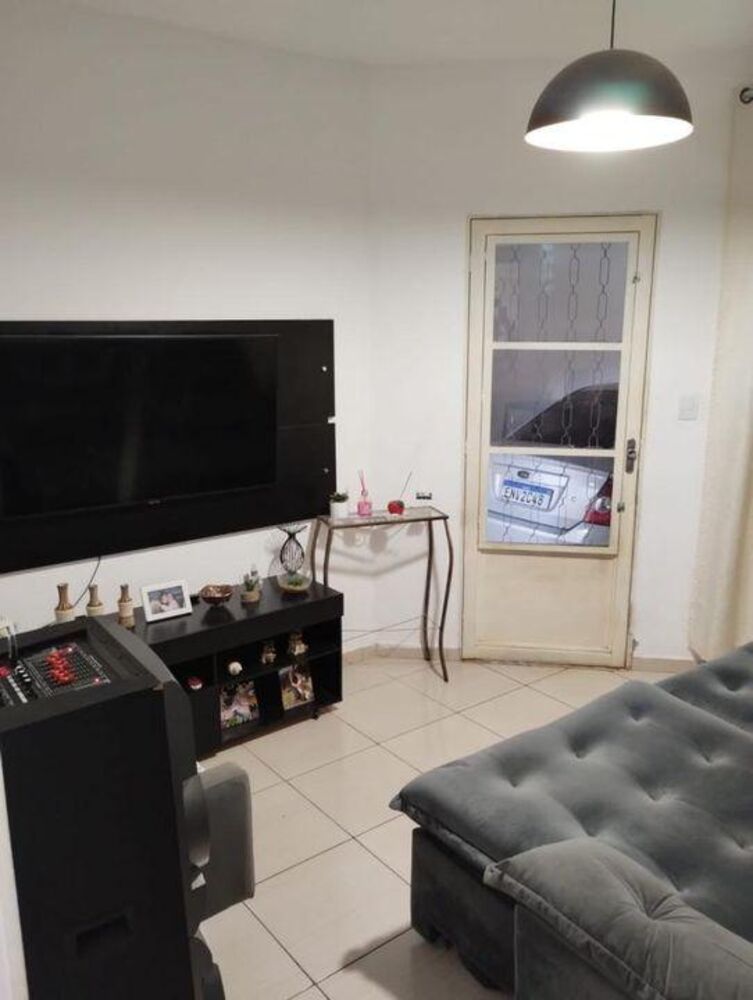 Casa à venda com 2 quartos, 120m² - Foto 1