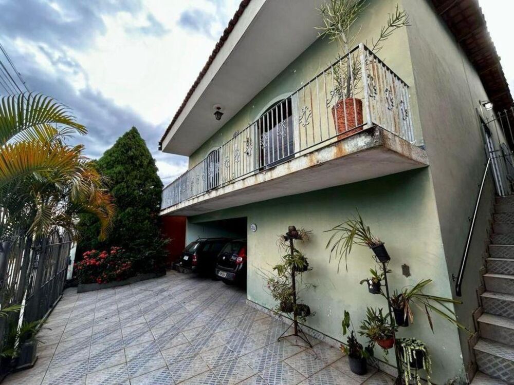 Casa à venda com 3 quartos, 360m² - Foto 1