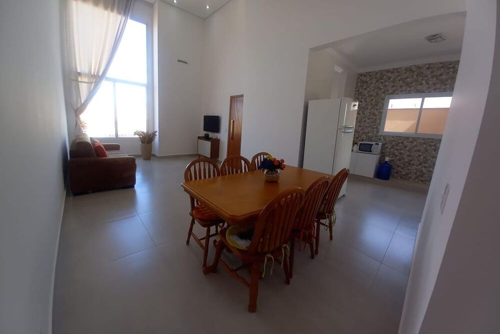 Casa de Condomínio à venda com 3 quartos, 200m² - Foto 2
