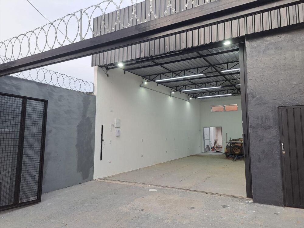 Casa à venda com 5 quartos, 170m² - Foto 2