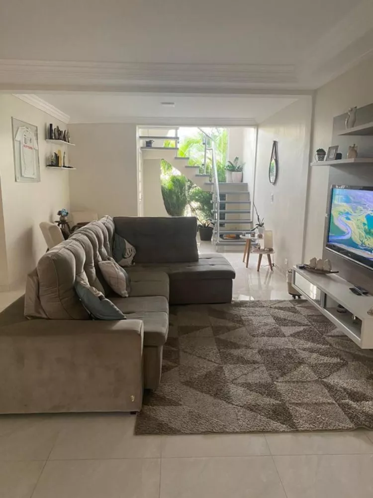 Sobrado à venda com 3 quartos, 310m² - Foto 1