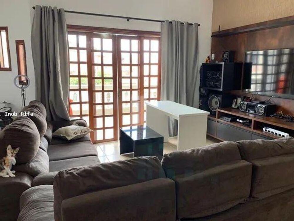 Casa, 3 quartos, 257 m² - Foto 1