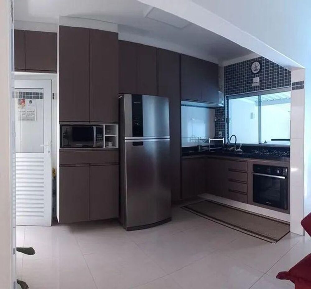 Casa à venda com 2 quartos, 140m² - Foto 1