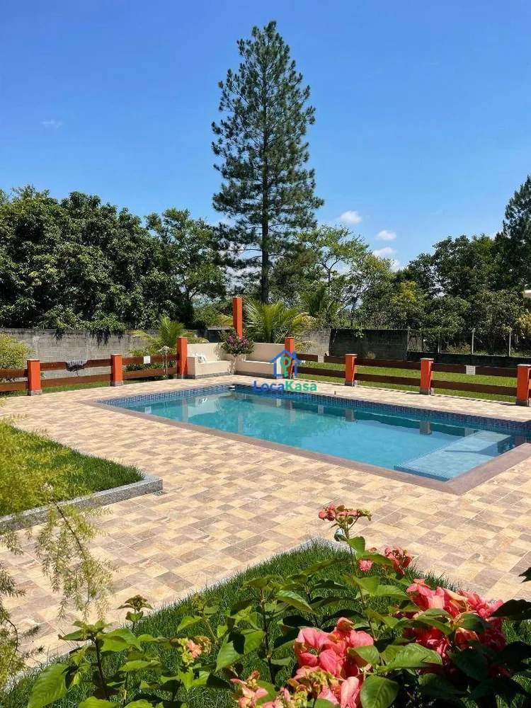 Chácara, 4 quartos, 2500 m² - Foto 1