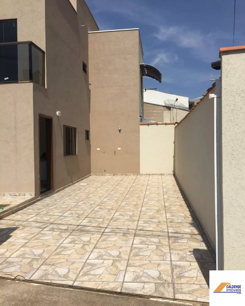 Casa à venda com 2 quartos, 78m² - Foto 2