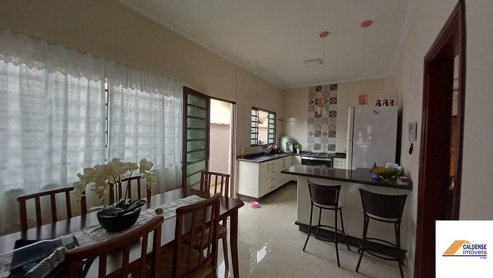 Casa, 3 quartos, 169 m² - Foto 2