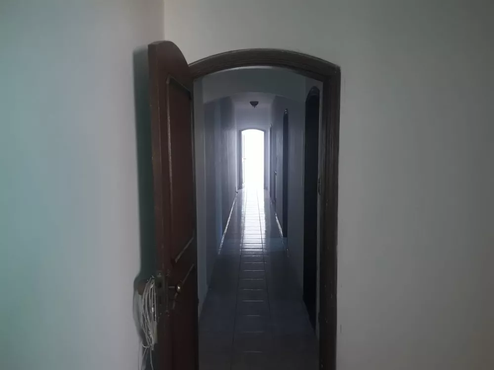 Casa à venda com 6 quartos, 300m² - Foto 2