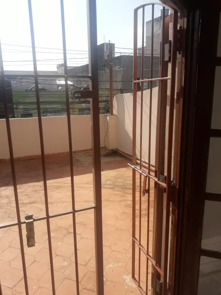 Casa à venda com 6 quartos, 300m² - Foto 3