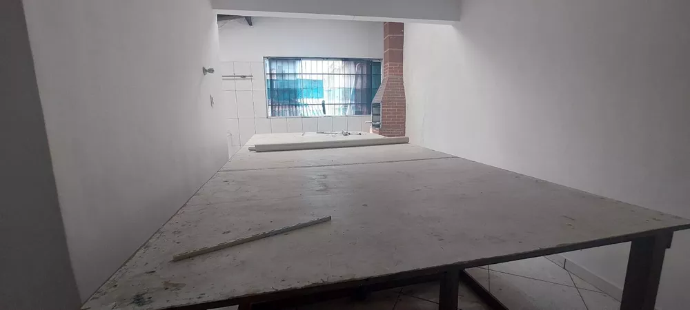 Casa à venda e aluguel com 4 quartos, 250m² - Foto 3