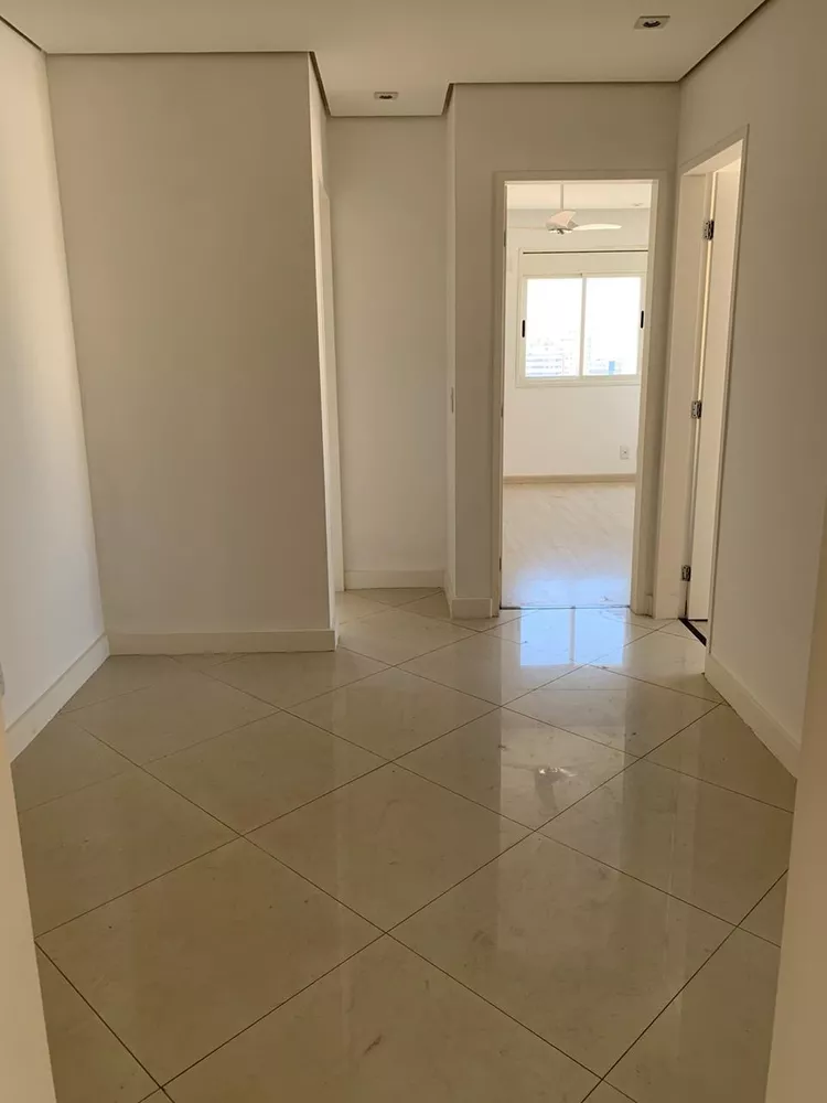 Apartamento à venda com 4 quartos, 218m² - Foto 1