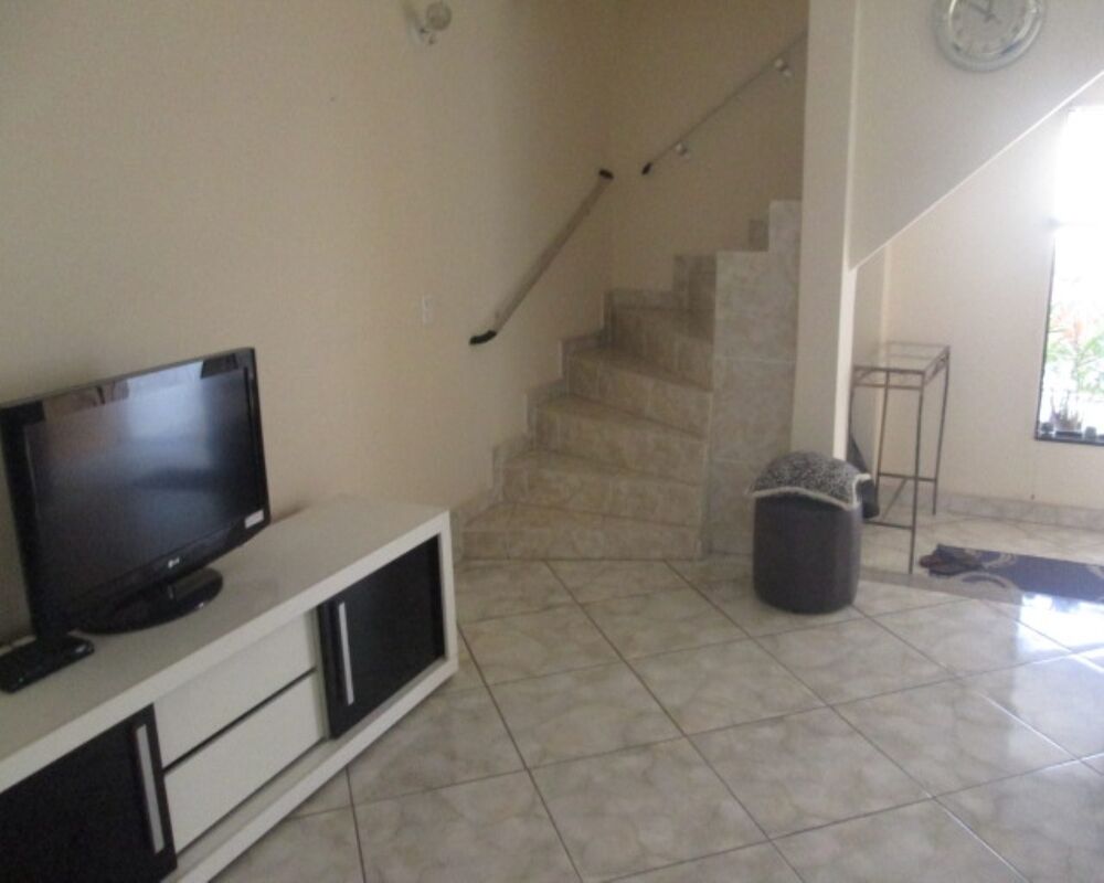 Casa, 4 quartos, 180 m² - Foto 1
