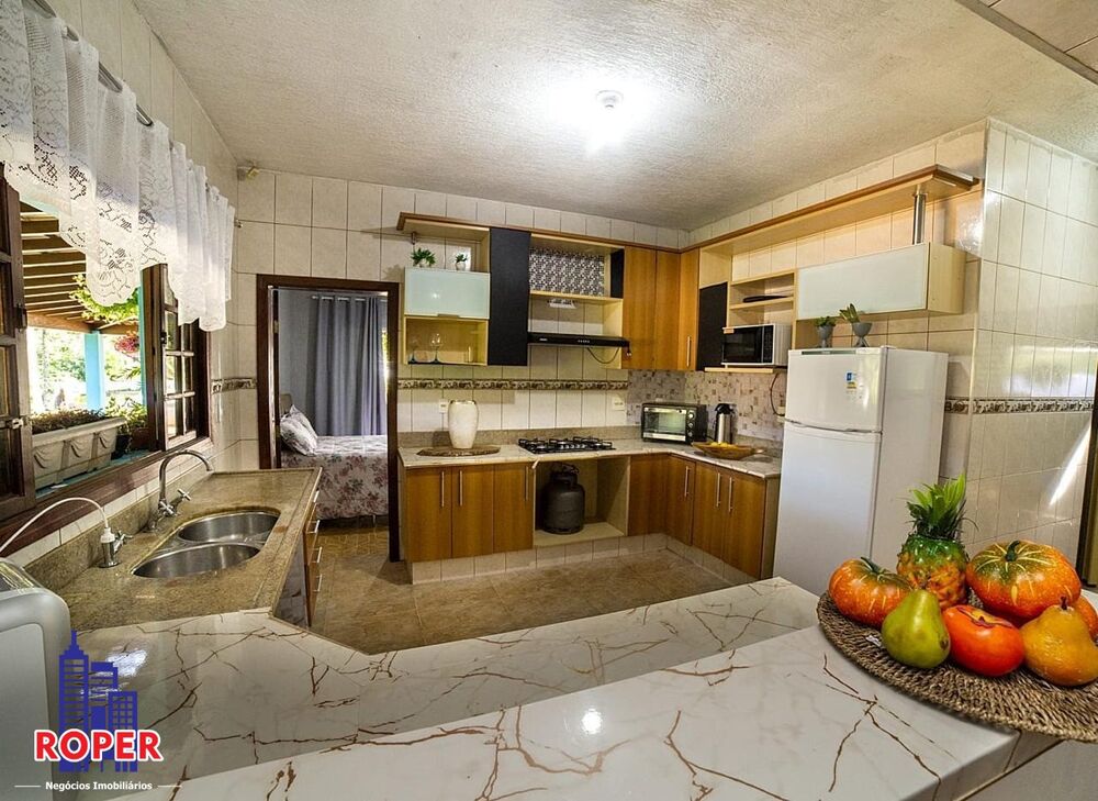 Chácara à venda com 8 quartos, 5000m² - Foto 1