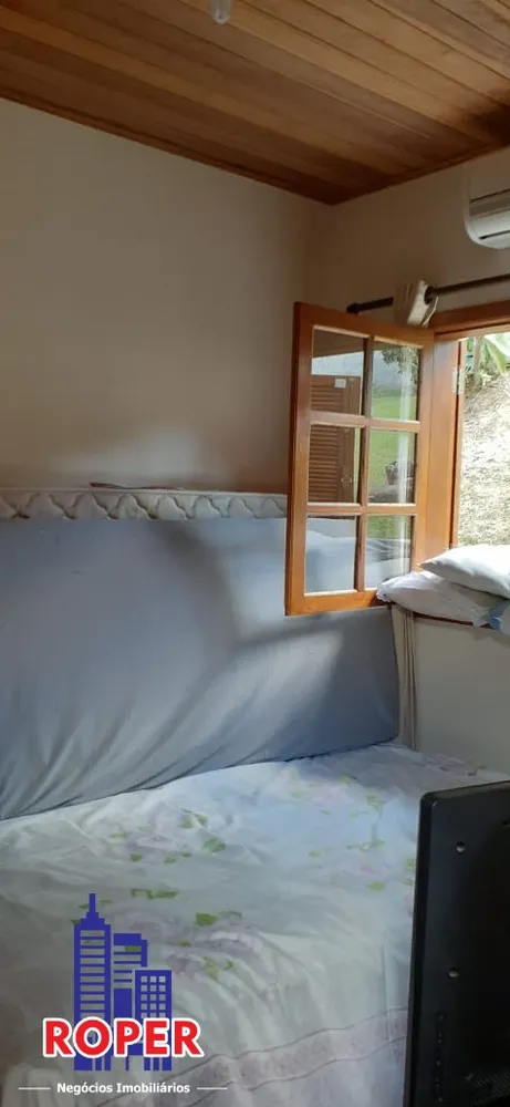 Chácara, 3 quartos, 1594 m² - Foto 1