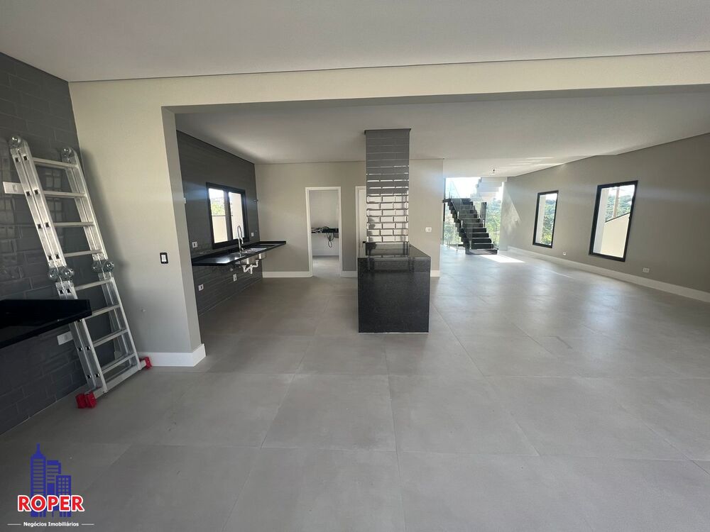 Casa à venda e aluguel com 3 quartos, 374m² - Foto 2