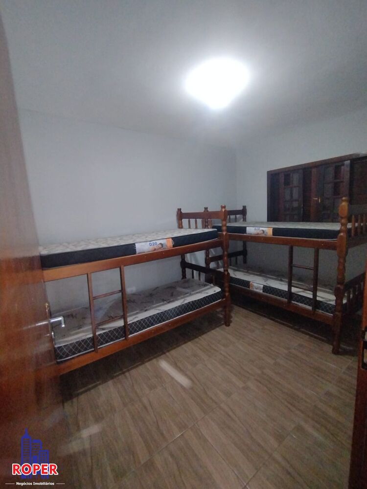 Chácara, 8 quartos, 2400 m² - Foto 1