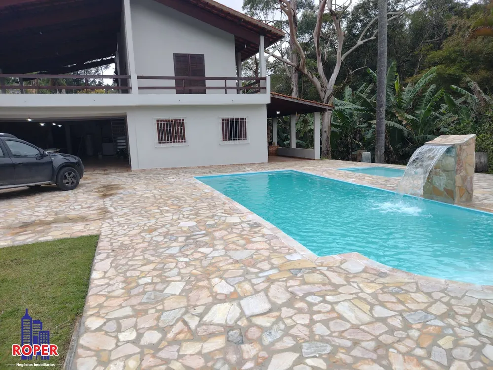 Chácara, 8 quartos, 2400 m² - Foto 1