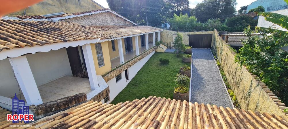 Casa à venda com 3 quartos, 220m² - Foto 2
