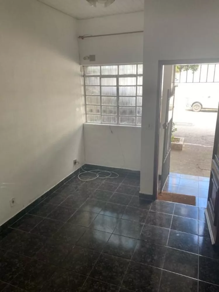 Casa à venda com 2 quartos, 100m² - Foto 1