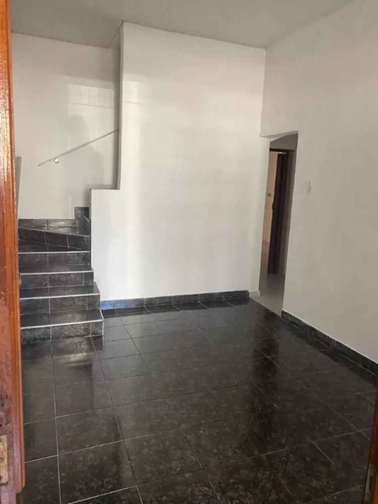 Casa à venda com 2 quartos, 100m² - Foto 2