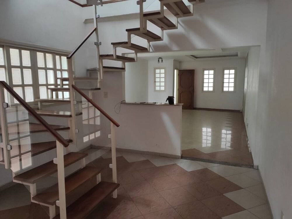 Casa, 4 quartos, 240 m² - Foto 1