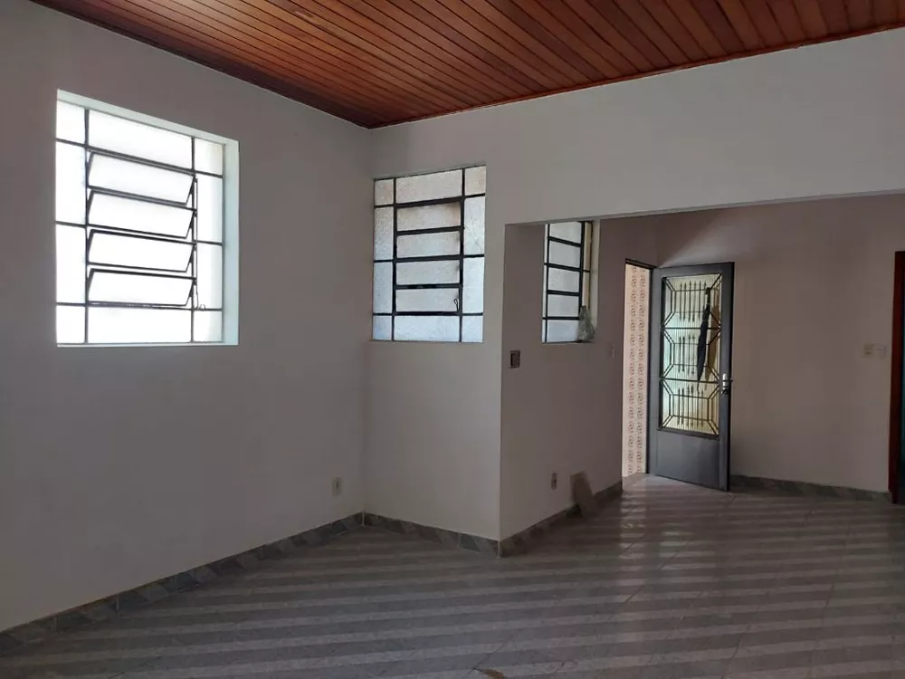 Casa à venda e aluguel com 3 quartos, 170m² - Foto 1