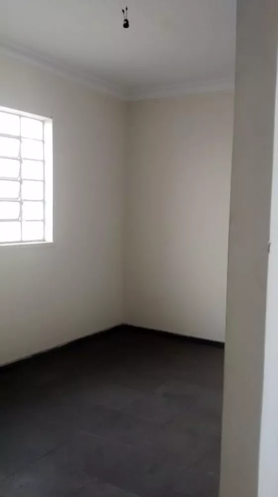 Casa à venda com 3 quartos, 550m² - Foto 2