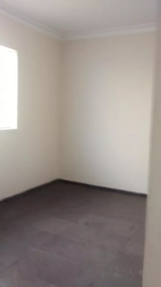 Casa à venda com 3 quartos, 550m² - Foto 1