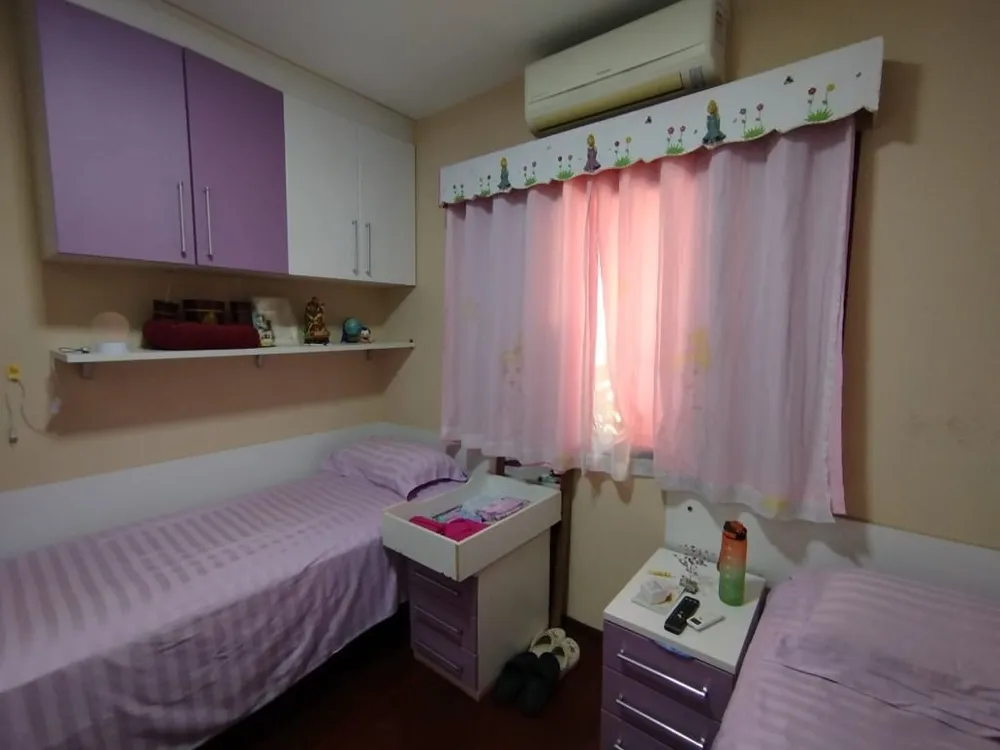 Casa, 3 quartos, 214 m² - Foto 1