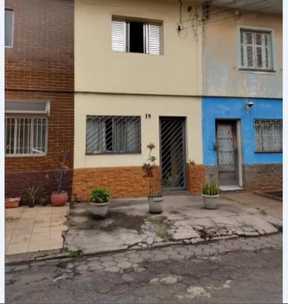 Casa à venda com 2 quartos, 80m² - Foto 2