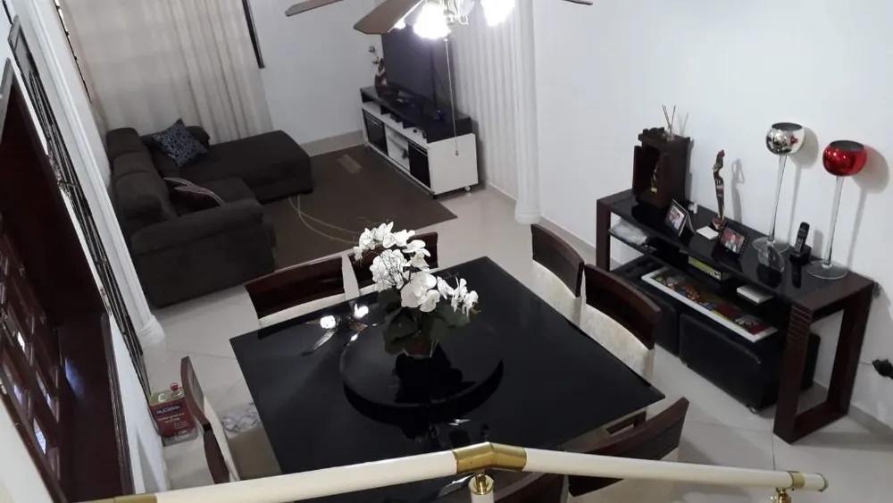 Casa, 3 quartos, 232 m² - Foto 1