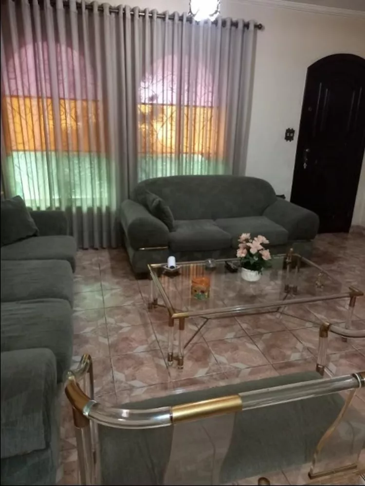 Sobrado à venda com 3 quartos, 236m² - Foto 1