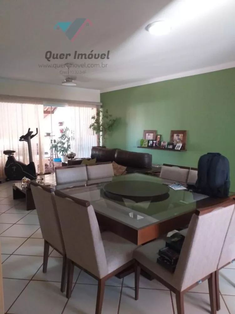 Casa à venda com 3 quartos, 352m² - Foto 1