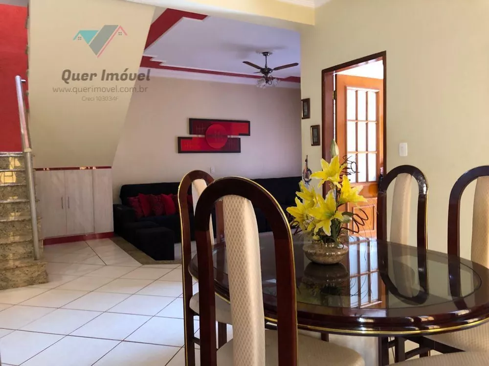 Casa à venda com 4 quartos, 350m² - Foto 1