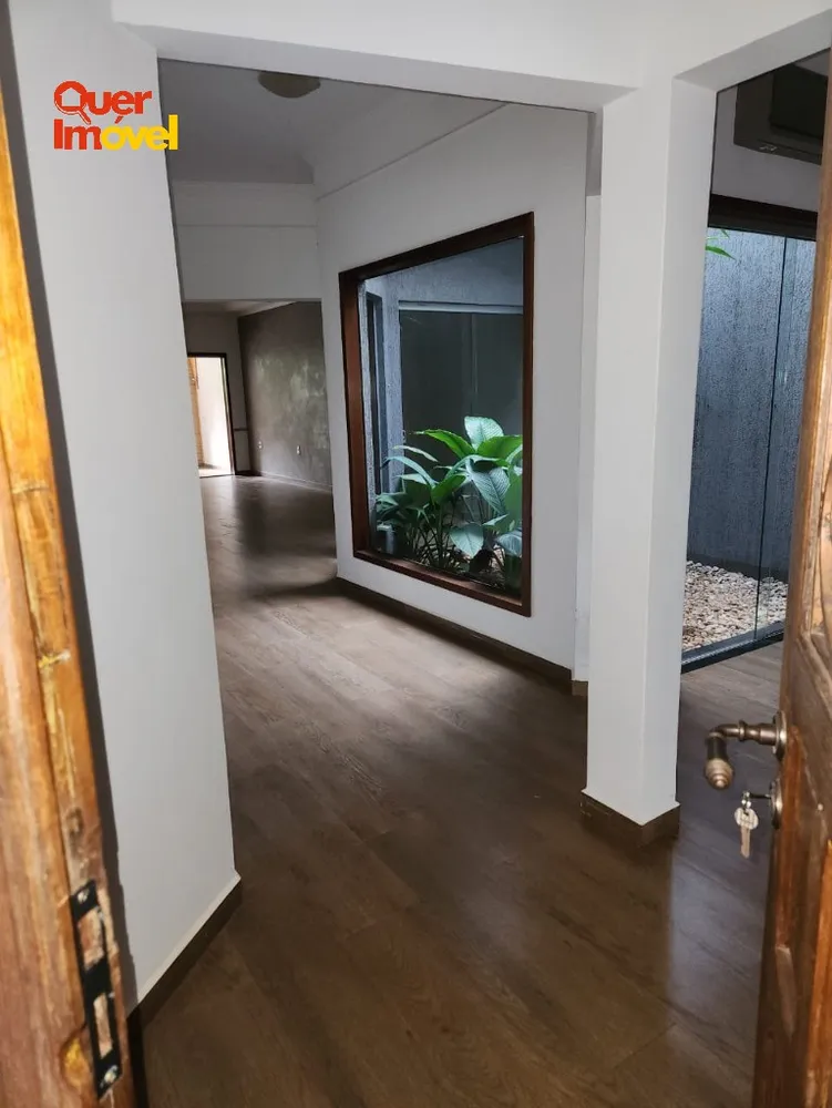 Casa, 4 quartos, 235 m² - Foto 1