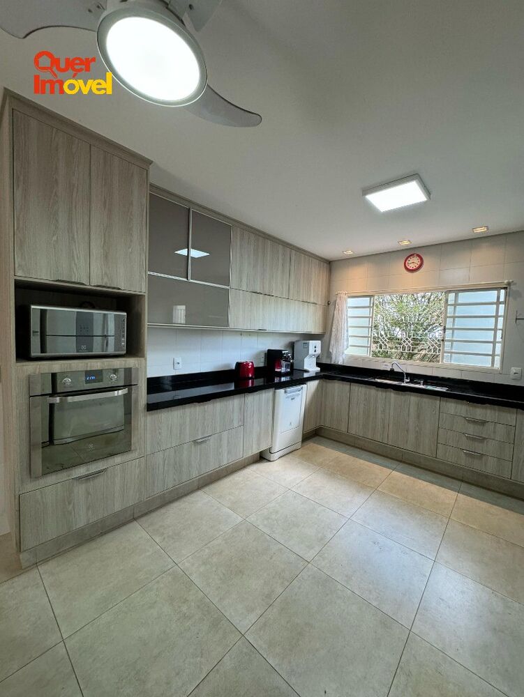 Casa, 5 quartos, 300 m² - Foto 4