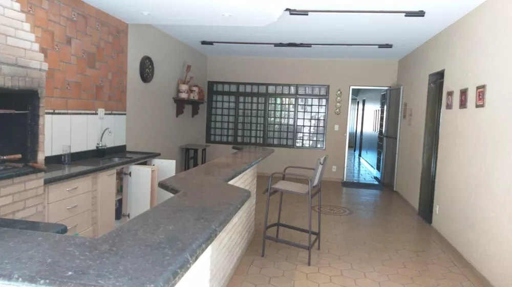 Casa à venda com 3 quartos, 295m² - Foto 2